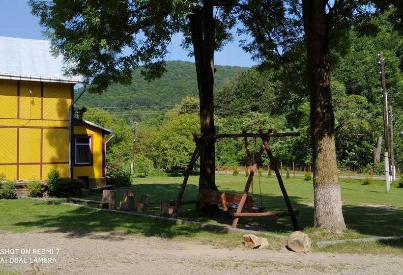 Пансион дім з видом на гори