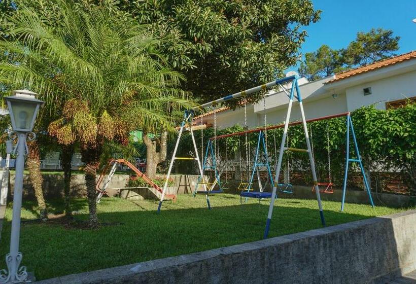 ペンション Alambari Village