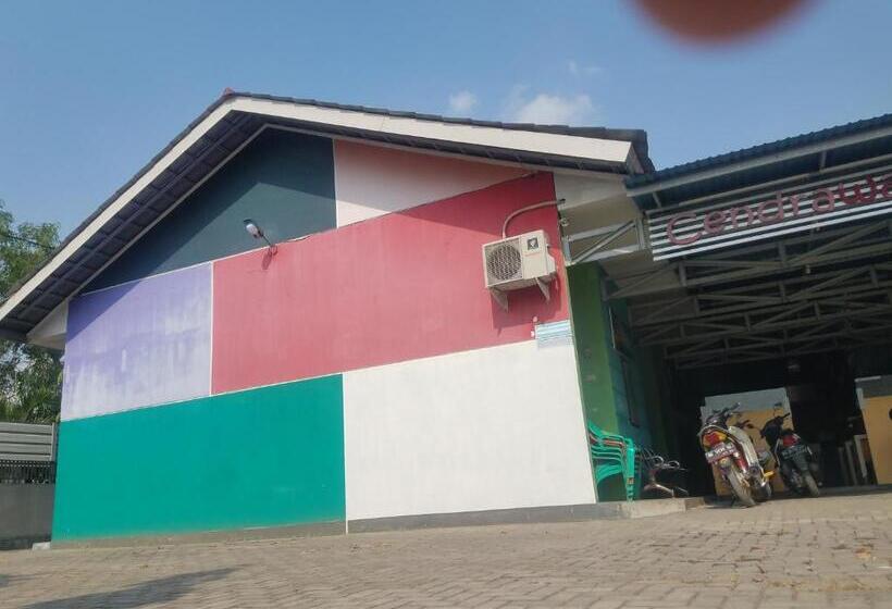 بنسيون Cendrawasih Syariah Homestay