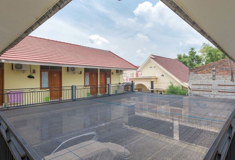 פנסיון Koolkost Near Gor Untung Suropati