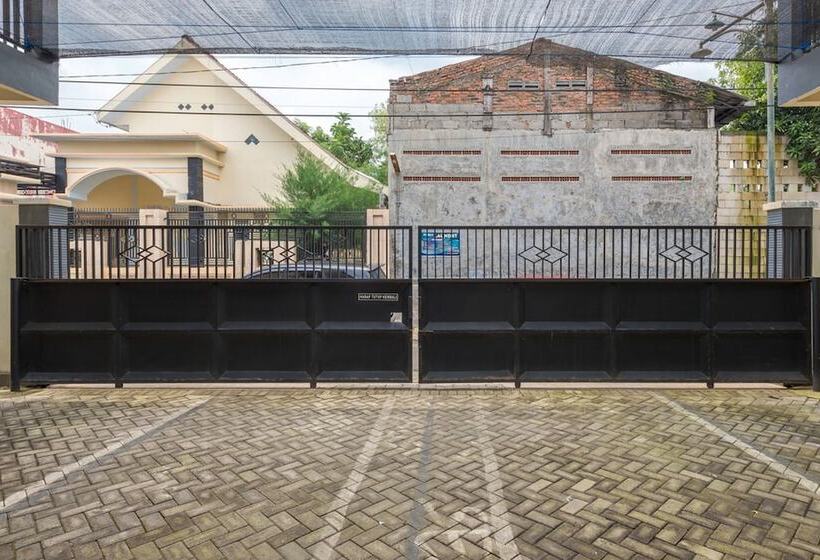 ペンション Koolkost Near Gor Untung Suropati