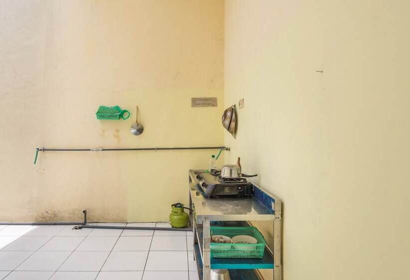 ペンション Koolkost Near Gor Untung Suropati