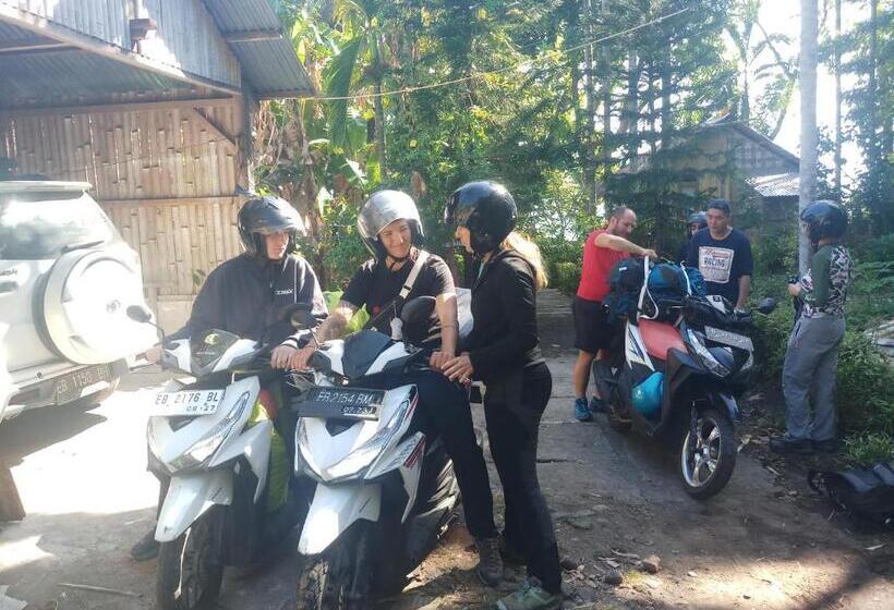 ペンション Lena House Flores