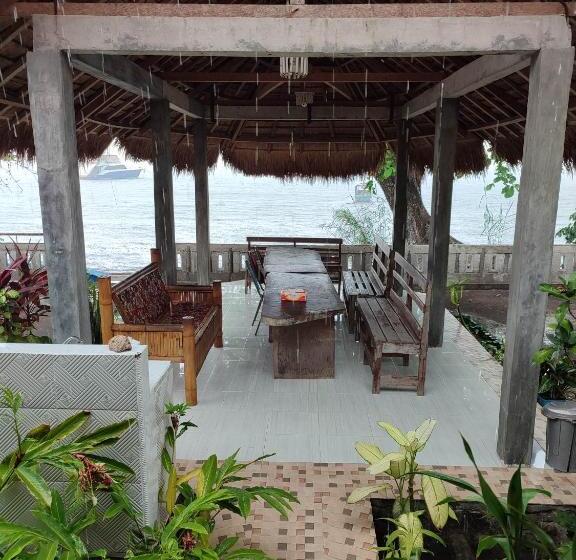 ペンション Lena House Flores