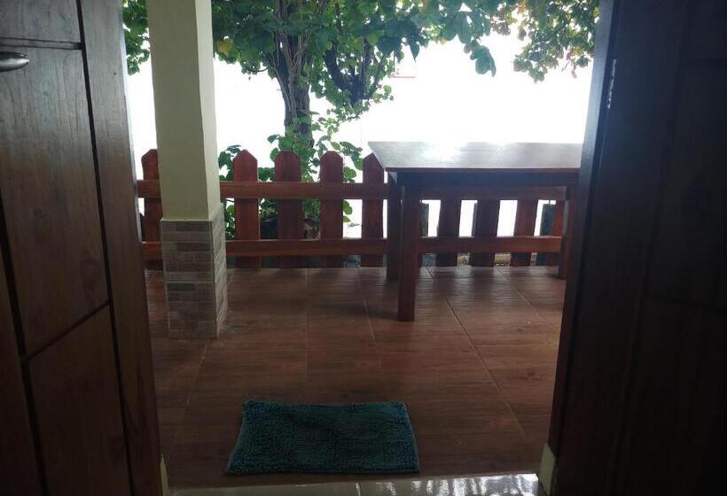 ペンション Lena House Flores