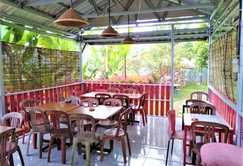 ペンション Menggala Cottage Baturaden