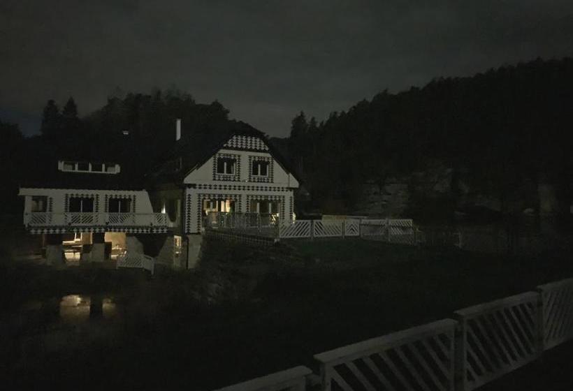 Пансион Penzion A Kemp Harasov