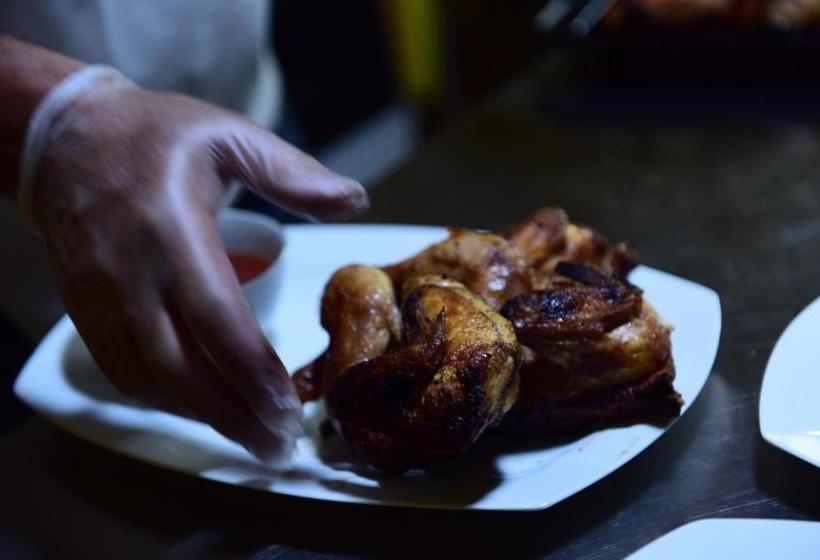 بنسيون Red House Hatis