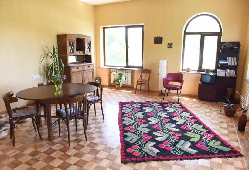 بنسيون Red House Hatis