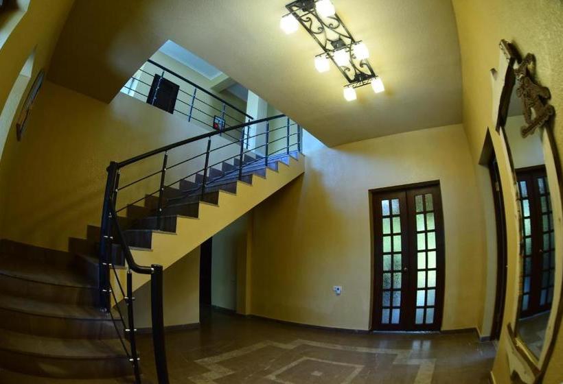 بنسيون Red House Hatis