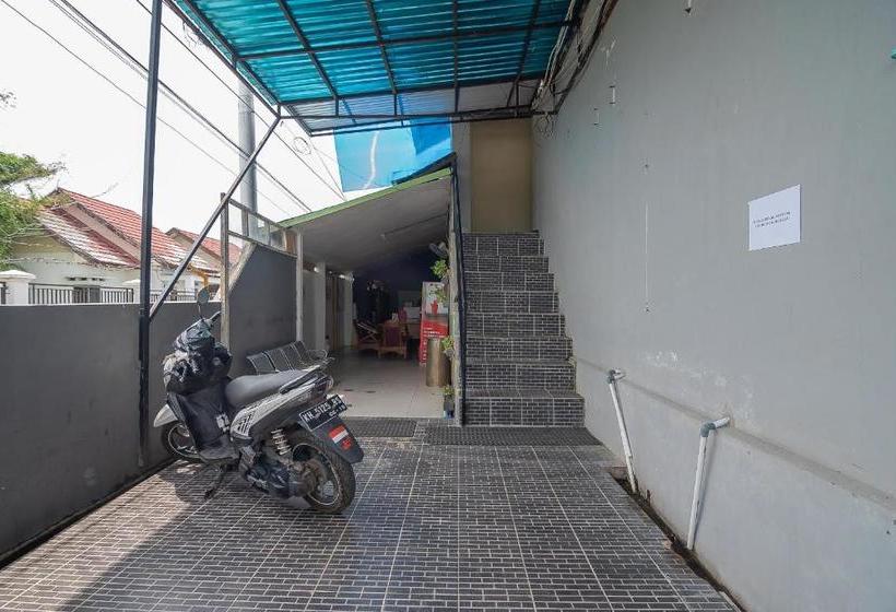 پانسیون Reddoorz Syariah At Jalan Cilik Riwut Kapuas