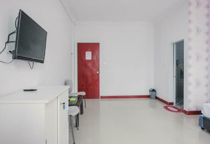 펜션 Reddoorz Near Nagoya Hill Batam 4