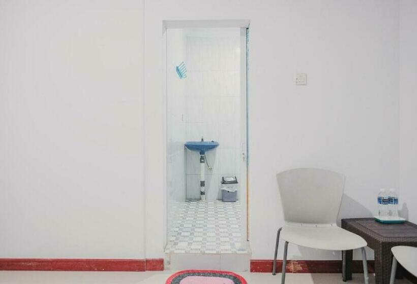 펜션 Reddoorz Near Nagoya Hill Batam 4