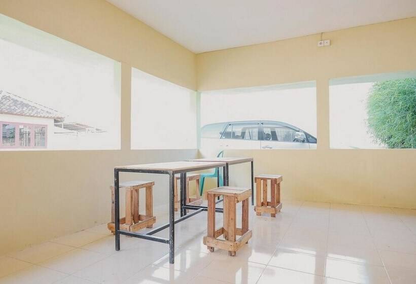 펜션 Reddoorz Near Rs Imanuel Lampung