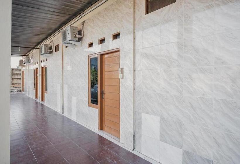 Пансион Reddoorz Near Rs Imanuel Lampung