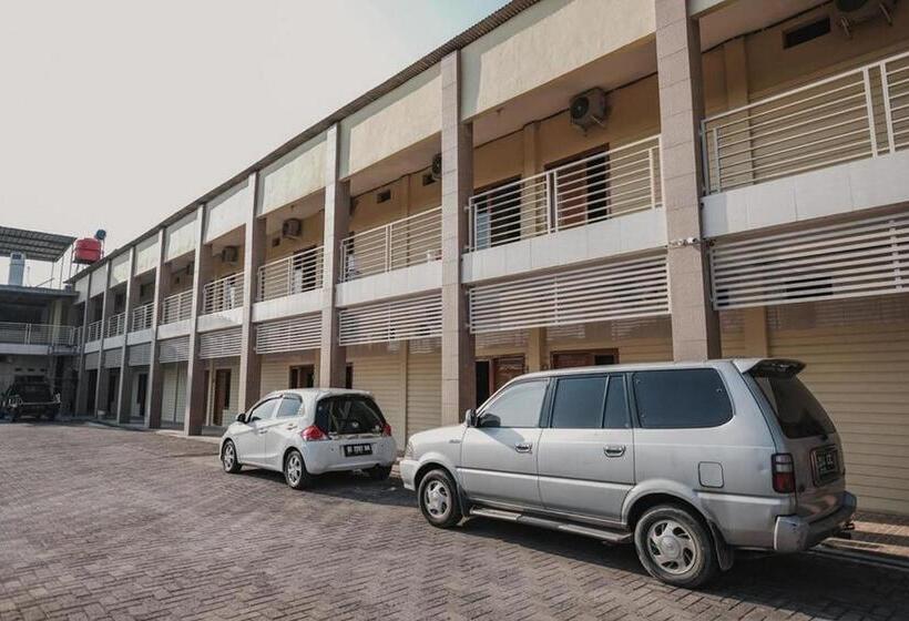 Пансион Reddoorz Near Rs Imanuel Lampung