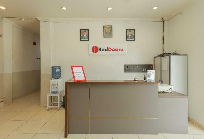 بنسيون Reddoorz Near T1 Juanda Airport