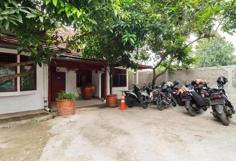 펜션 Reddoorz Near Universitas Pamulang