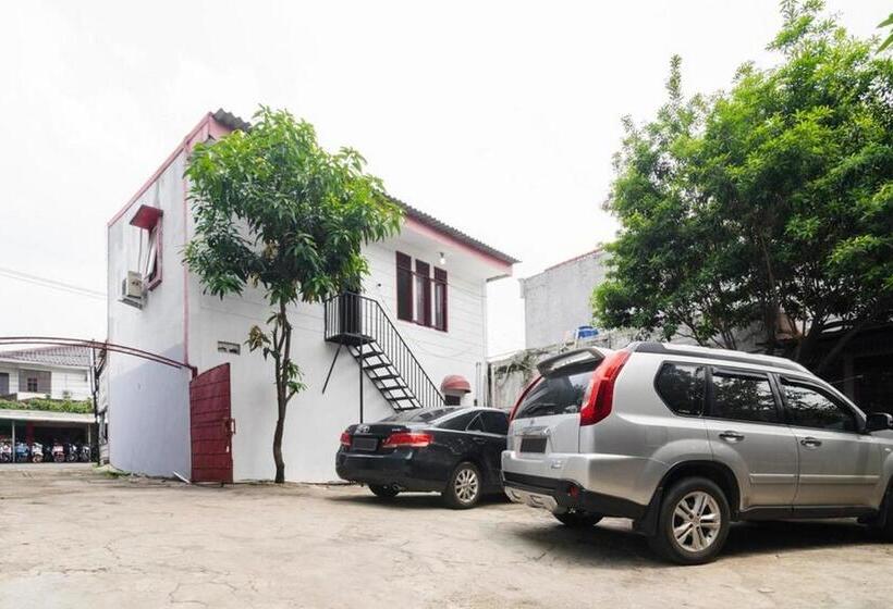 펜션 Reddoorz Near Universitas Pamulang