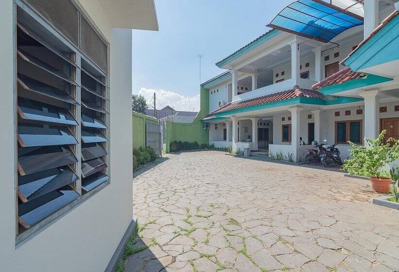 بنسيون Reddoorz @ Pemuda Street Cirebon