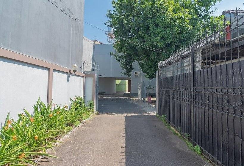 بنسيون Reddoorz @ Pemuda Street Cirebon