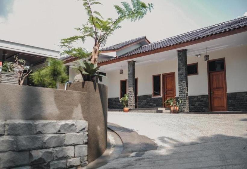 펜션 Reddoorz Plus @ Jalan Dr. Cipto Mangunkusumo Lampung