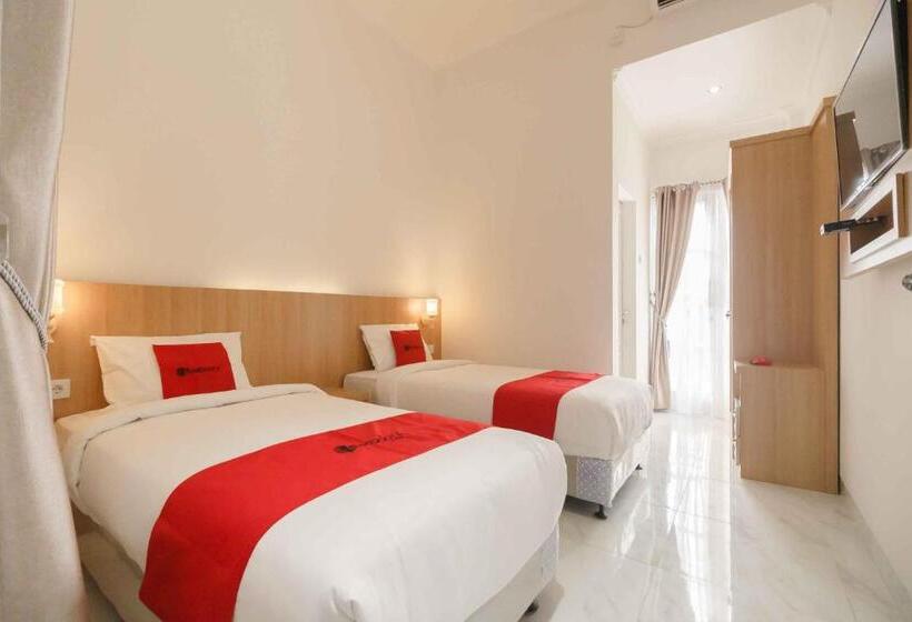 פנסיון Reddoorz Plus Syariah @ Jalan Dr Sutomo Padang