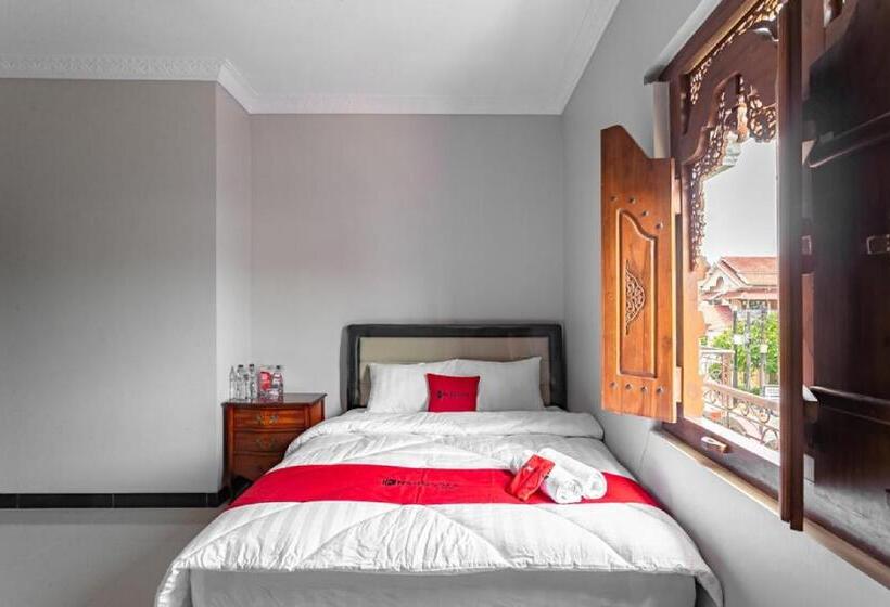 펜션 Reddoorz Syariah Near Exit Toll Banyumanik Semarang