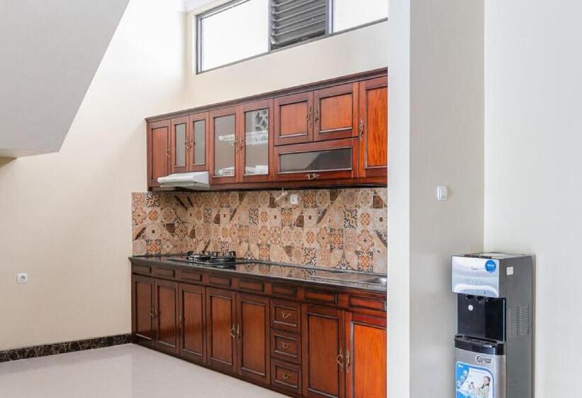 펜션 Reddoorz Syariah Near Exit Toll Banyumanik Semarang