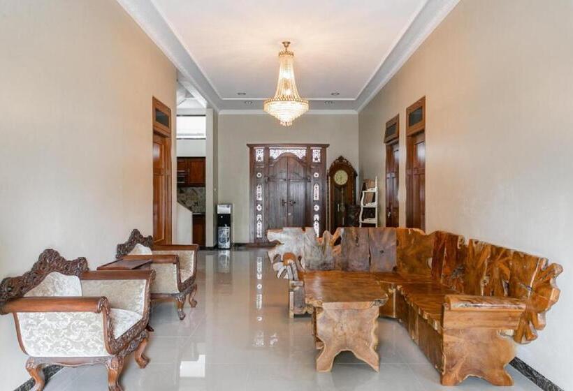 펜션 Reddoorz Syariah Near Exit Toll Banyumanik Semarang