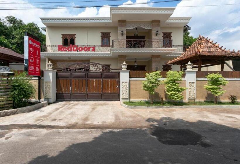 펜션 Reddoorz Syariah Near Exit Toll Banyumanik Semarang