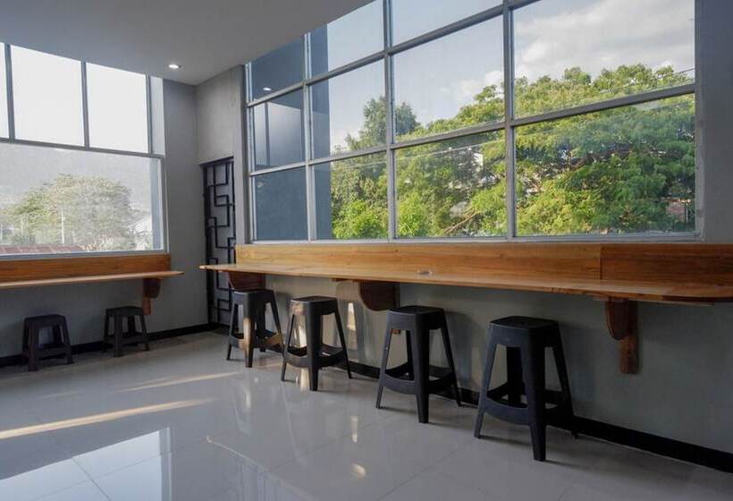 Reddoorz @ G Hotel Luwuk