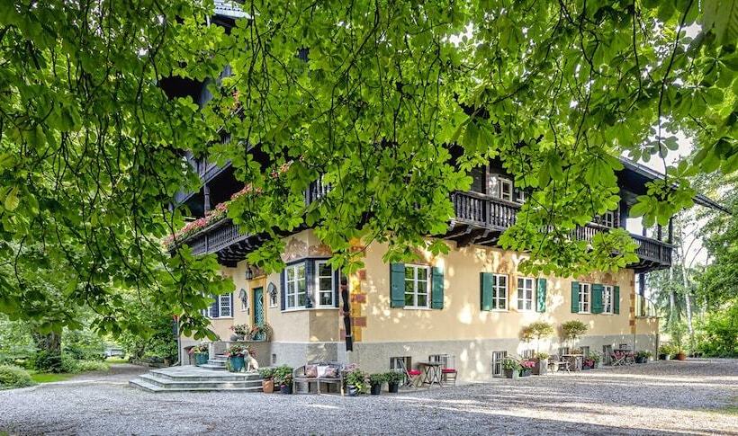 Villa Zollhaus Bed & Breakfast