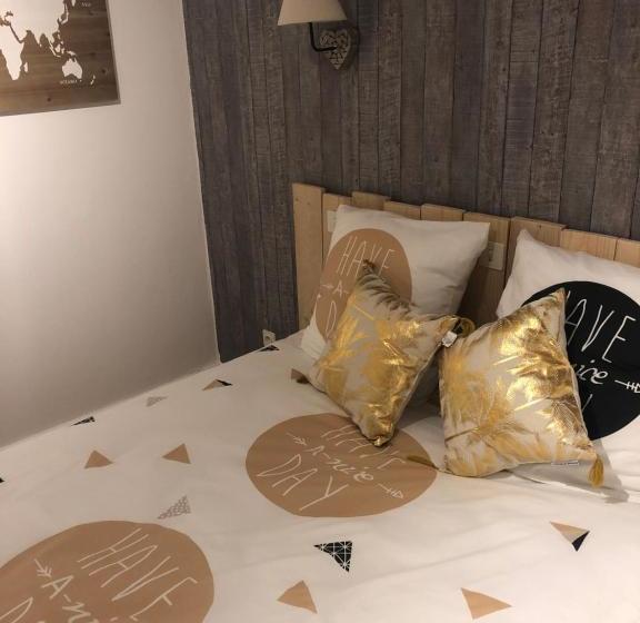 ユースホステル Auberge Des Platanes