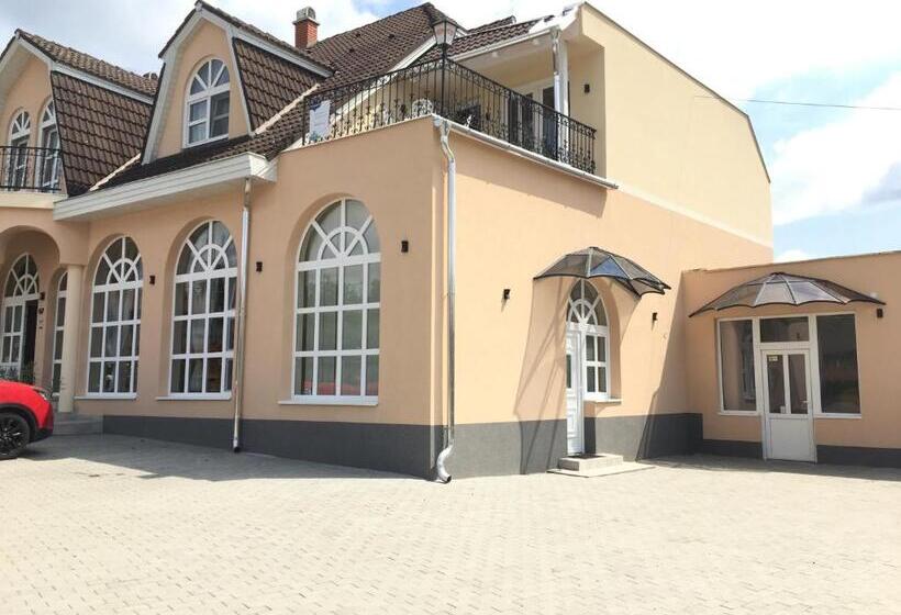 مبيت وإفطار Patavár Panzió étterem