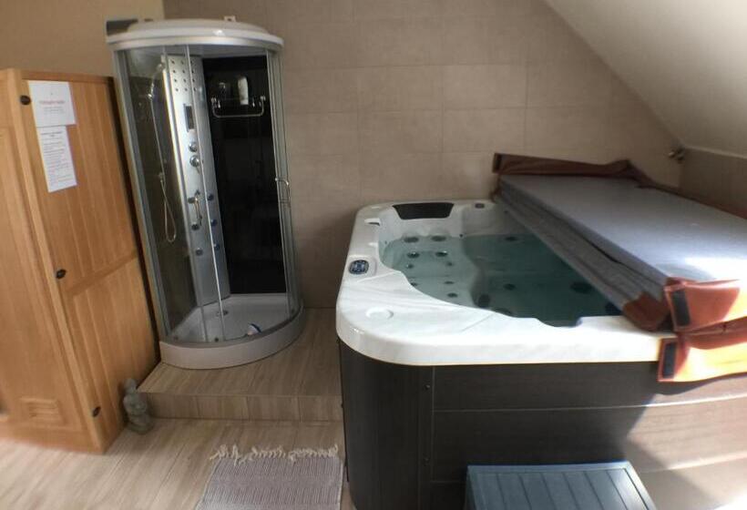 مبيت وإفطار Patavár Panzió étterem