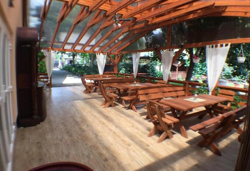 مبيت وإفطار Patavár Panzió étterem