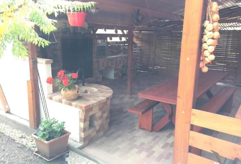 مبيت وإفطار Patavár Panzió étterem