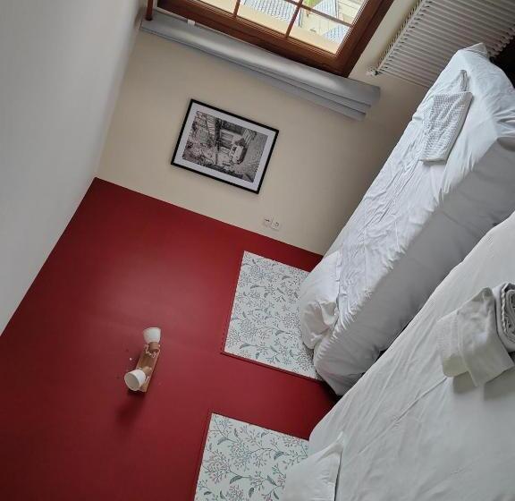 Отель Contact Hôtel Le Temps Perdu