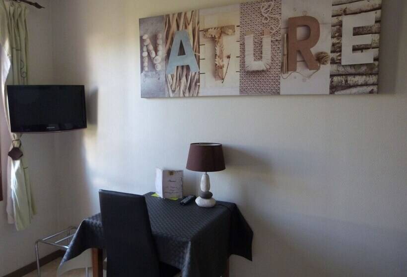 호텔 Logis Hôtel Les Confins Du Perche