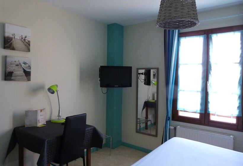 호텔 Logis Hôtel Les Confins Du Perche