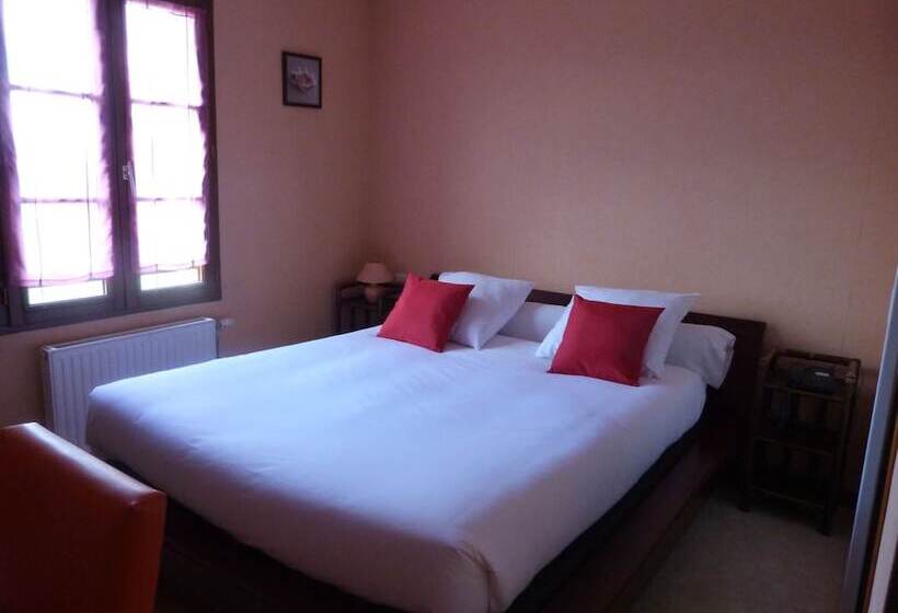 호텔 Logis Hôtel Les Confins Du Perche