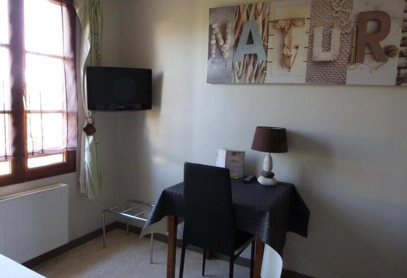 호텔 Logis Hôtel Les Confins Du Perche