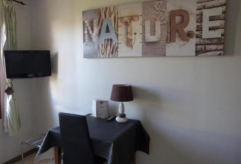 호텔 Logis Hôtel Les Confins Du Perche