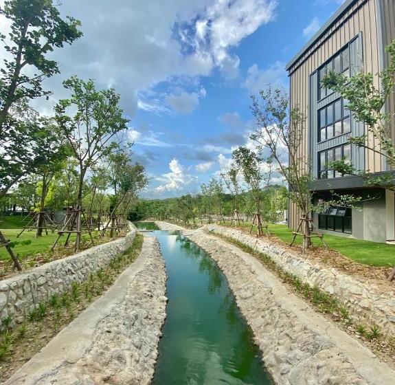 فندق Greenhills Resort Si Racha