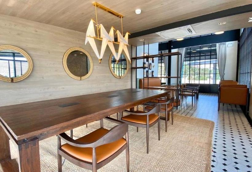 فندق Greenhills Resort Si Racha