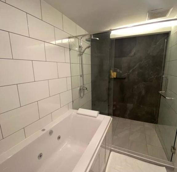 فندق Greenhills Resort Si Racha