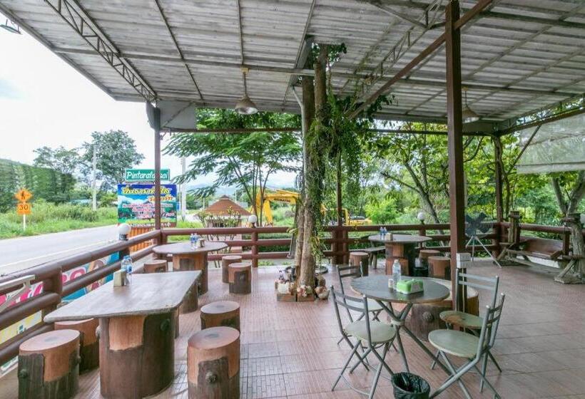 בית מלון כפרי Oyo 75317 Pintara Fahsai Resort