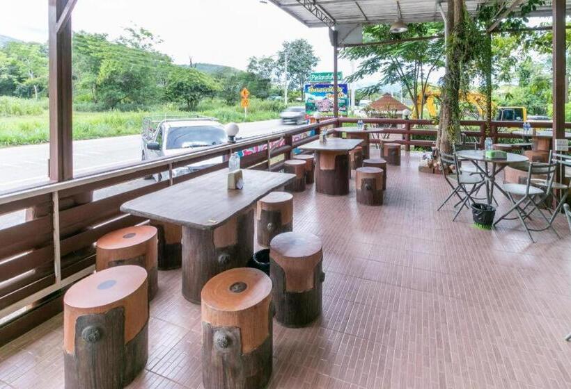 בית מלון כפרי Oyo 75317 Pintara Fahsai Resort