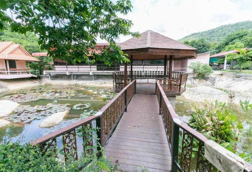 בית מלון כפרי Oyo 75317 Pintara Fahsai Resort